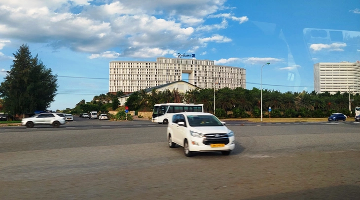 Khánh Hòa cam kết cải thiện môi trường đầu tư kinh doanh minh bạch, hiệu quả- Ảnh 1. Khánh Hòa cam kết cải thiện môi trường đầu tư kinh doanh minh bạch, hiệu quả - Ảnh 1.