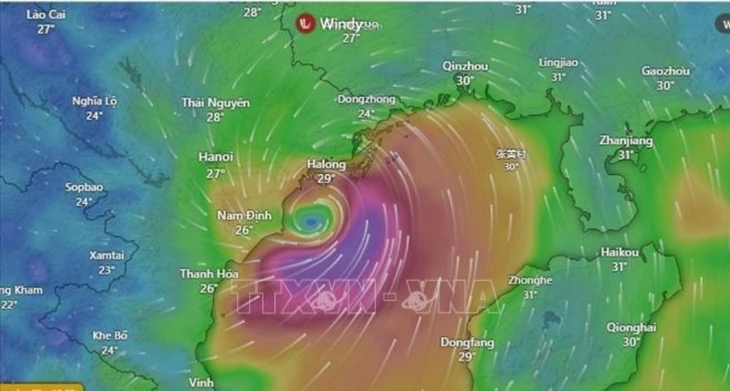 Cảnh giác với tin giả, tin sai lệch về bão lũ, thiên tai - Ảnh 1. Livestream tự phát và bản đồ ứng dụng nước ngoài tạo tin giả sai lệch về thiên tai - Ảnh 1.