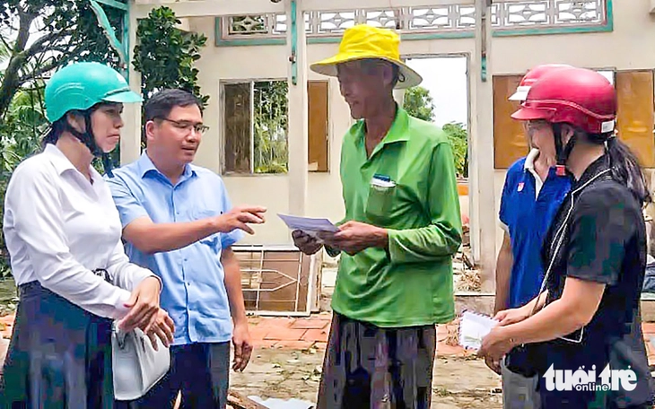 Mưa dông làm sập và tốc mái hàng trăm căn nhà ở miền Tây, ước thiệt hại hơn 4,6 tỉ đồng - Ảnh 1. mưa dông - Ảnh 1.