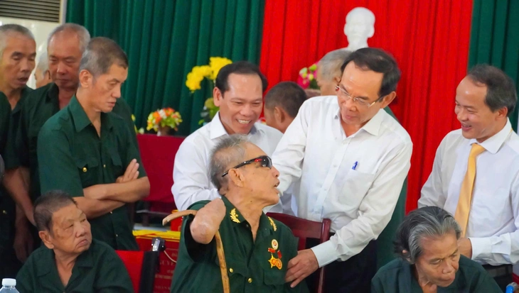 bí thư Nguyễn Văn Nên - Ảnh 2.