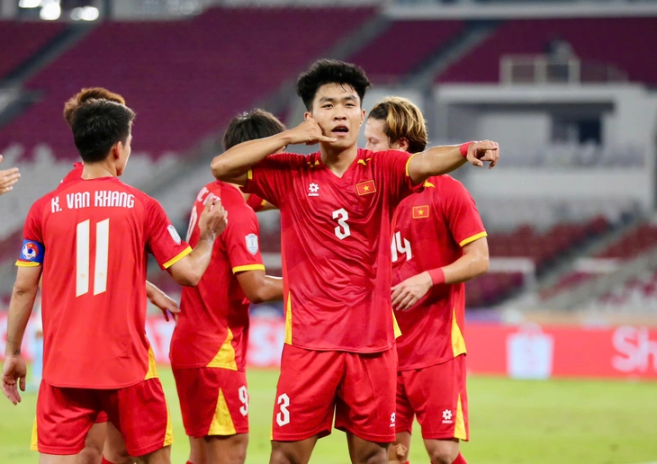 U23 Việt Nam thắng chật vật U23 Campuchia nhờ 2 pha đánh đầu - Ảnh 1.