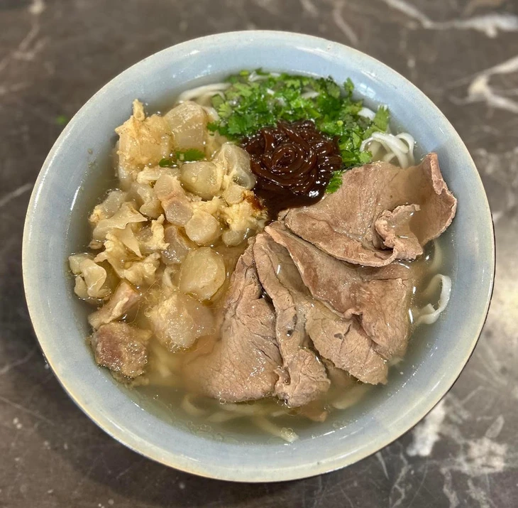 Cùng Tuổi Trẻ tiếp tục đi tìm người nấu phở ngon - Ảnh 6. Đi tìm người nấu phở ngon - Ảnh 3.