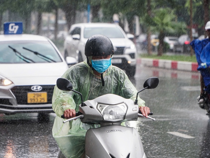 Tâm bão số 3 đã vào đất liền, gió giảm dần - Ảnh 3. Tâm bão số 3 đã vào đất liền, gió giảm dần - Ảnh 3.