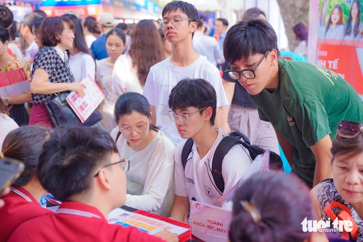 Trường đại học Ngoại thương công bố công thức quy đổi điểm tương đương - Ảnh 1.