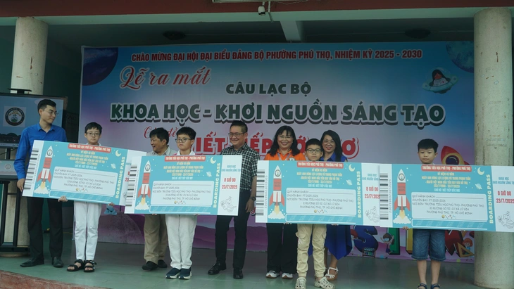 Ra mắt CLB Khơi nguồn sáng tạo, trường mong nhiều học sinh 'viết tiếp ước mơ' khám phá không gian - Ảnh 1.
