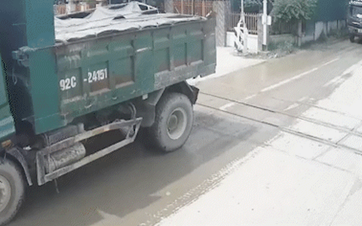 Xâm phạm đường ray xe lửa bị xử phạt ra sao? - Ảnh 3.