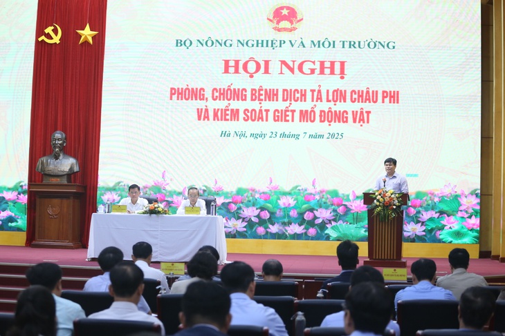 Hà Nội chỉ tự cung 650/900 tấn thịt mỗi ngày nhưng 40% chưa được kiểm soát giết mổ - Ảnh 1.