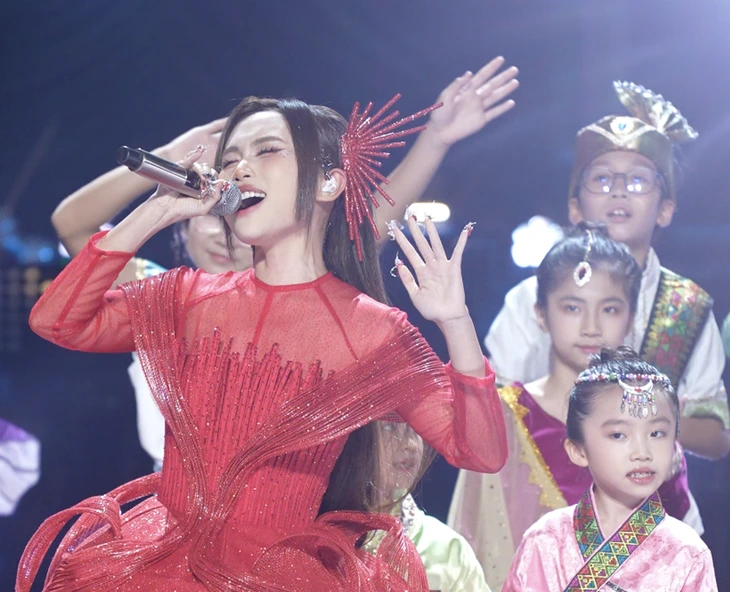 Phương Mỹ Chi diễn gì ở chung kết Sing! Asia, thua quán quân Nhật Bản mấy điểm? - Ảnh 3.