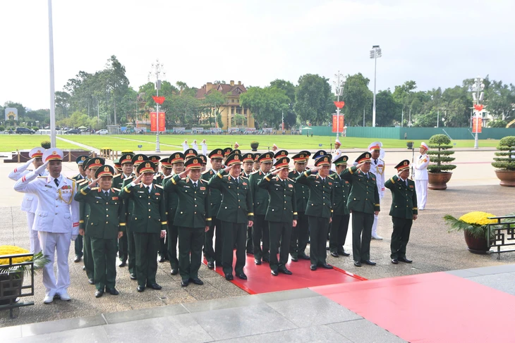 Lãnh đạo Đảng, Nhà nước tưởng niệm các anh hùng liệt sĩ, vào Lăng viếng Bác - Ảnh 5.