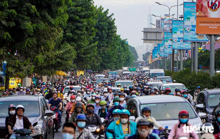'Giao thông đường bộ là nguồn gây ô nhiễm không khí chính ở TP.HCM' - Ảnh 1.