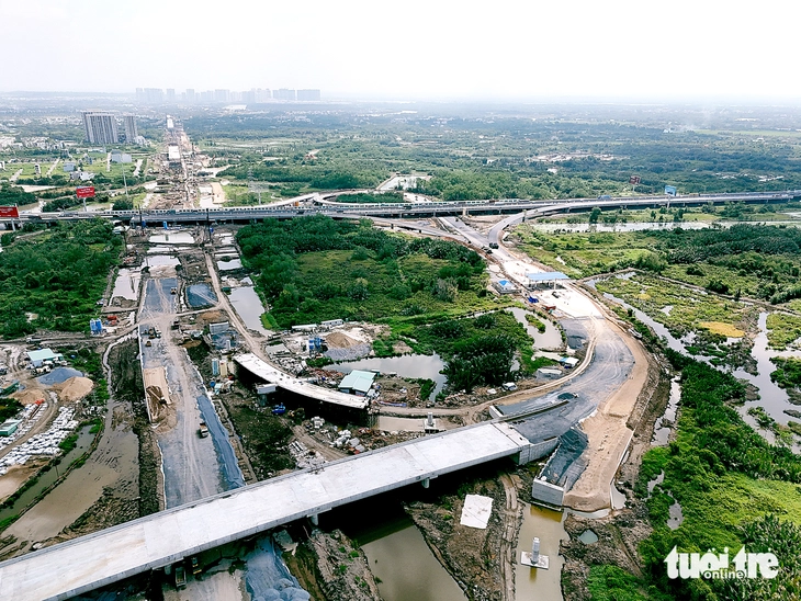 TP.HCM yêu cầu khẩn trương làm xong đường tạm kết nối cầu Nhơn Trạch trước 15-8 - Ảnh 1.