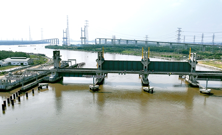 Có nghị quyết gỡ vướng, dự án ngăn triều 10.000 tỉ dự kiến vận hành năm 2026 - Ảnh 1.