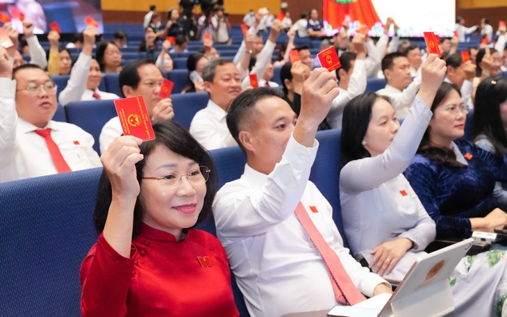 Lo những 'quả bom nổ chậm' từ chung cư cũ, đại biểu đề nghị cần quy định rõ để chủ động di dời dân - Ảnh 4.