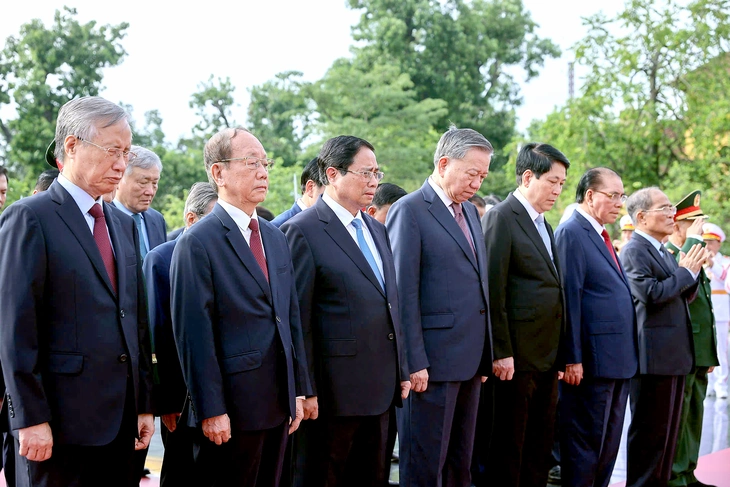 Lãnh đạo Đảng, Nhà nước tưởng niệm các anh hùng liệt sĩ, vào Lăng viếng Bác - Ảnh 4.