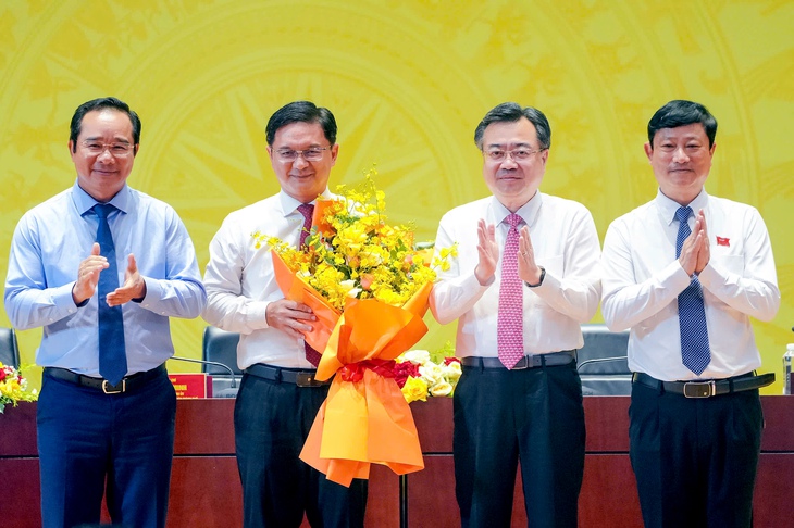 Tân Phó chủ tịch UBND TP.HCM Nguyễn Mạnh Cường cam kết triển khai hiệu quả nghị quyết 98 - Ảnh 1.