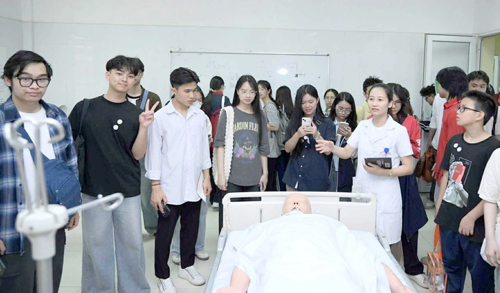 Khi IELTS 'khuynh đảo' tuyển sinh y khoa - Ảnh 1. IELTS - Ảnh 1.