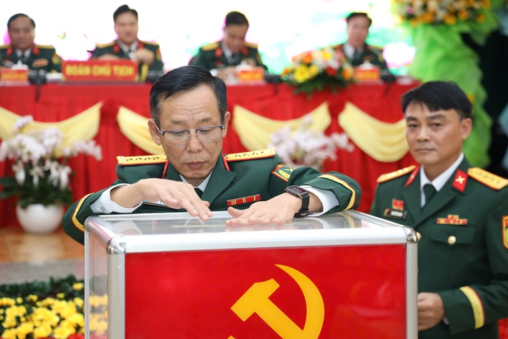Đại tá Trần Đức Thắng được bầu làm bí thư Đảng ủy Cục Chính trị Quân khu 7 - Ảnh 1.