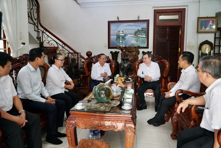 Ông Nguyễn Thanh Nghị thăm tướng lĩnh công an, quân đội dịp 27-7 - Ảnh 1.