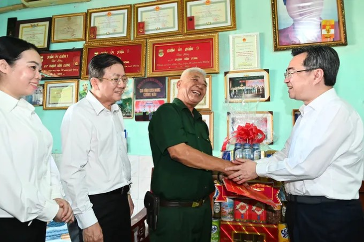 Ông Nguyễn Thanh Nghị: TP.HCM tiếp tục nỗ lực thực hiện tốt chính sách đền ơn đáp nghĩa - Ảnh 2.