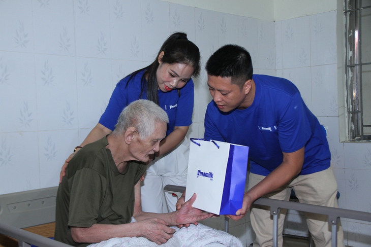 Những bức tranh tri ân từ Vinamilk: Khi lòng biết ơn được vẽ thành hình - Ảnh 5.