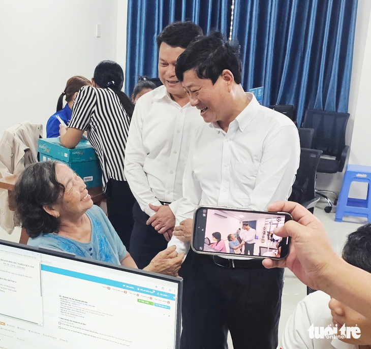 Chủ tịch HĐND TP.HCM: sáp nhập, thủ tục hành chính phải nhanh hơn trước - Ảnh 1. Một thủ tục tăng thời gian xử lý từ 1 lên 3 ngày, chủ tịch HĐND TP.HCM yêu cầu điều chỉnh ngay - Ảnh 1.