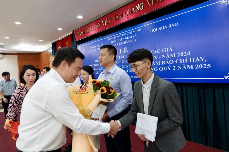 Báo Tuổi Trẻ có 6 tác phẩm báo chí xuất sắc quý 2 được TP.HCM khen thưởng - Ảnh 4.