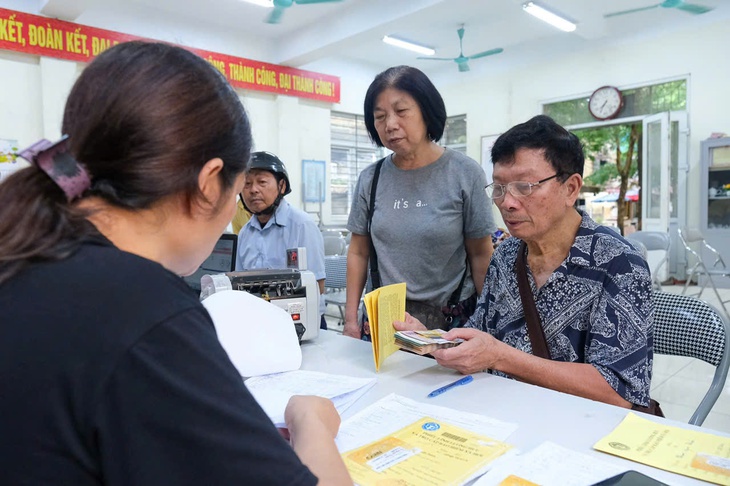 Ủy quyền nhận lương hưu khi vận hành chính quyền địa phương 2 cấp, cần lưu ý gì? - Ảnh 1.