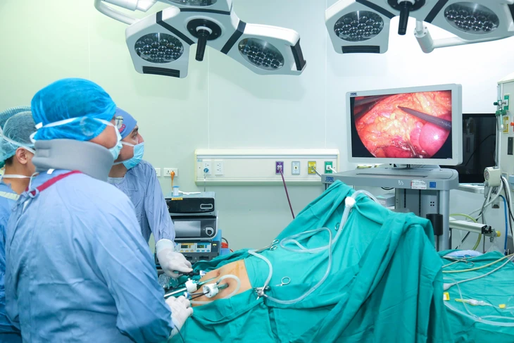 Phát hiện mắc cùng lúc 2 loại ung thư sau 3 tháng sụt cân nhanh, rối loạn tiêu hóa - Ảnh 1. ung thư - Ảnh 1.