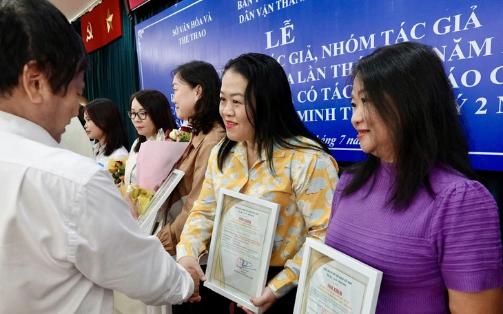 TP.HCM trao giải báo chí xuất sắc quý 3, Tuổi Trẻ có 5 tác phẩm được khen thưởng - Ảnh 2.