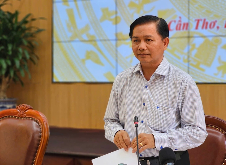 Chủ tịch Cần Thơ gợi ý miễn phí bánh, nước cho người dân đến trung tâm phục vụ hành chính công - Ảnh 1.
