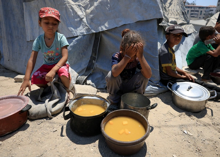 Bác sĩ ở Gaza ngất xỉu vì đói và kiệt sức trong lúc phẫu thuật - Ảnh 4.