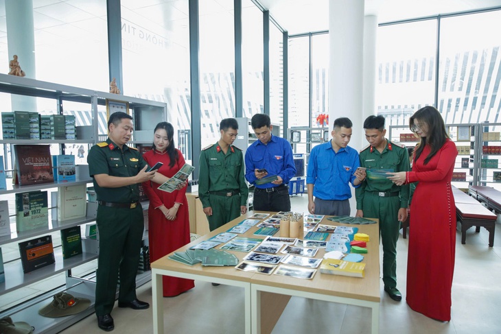 ‘Viết tiếp giấc mơ độc lập của những người ngã xuống’ - Ảnh 2. ‘Viết tiếp giấc mơ độc lập của những người ngã xuống’ - Ảnh 2.