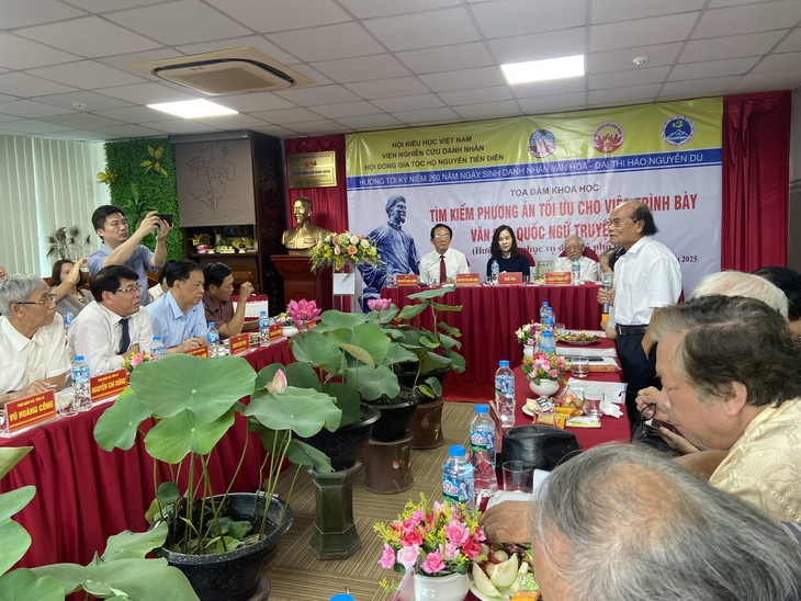 Bàn cả truyện có dùng dấu chấm, dấu phẩy, viết hoa đầu dòng trong Truyện Kiều hay không - Ảnh 1. Bàn cả chuyện có dùng dấu chấm, dấu phẩy, viết hoa đầu dòng trong Truyện Kiều - Ảnh 1.