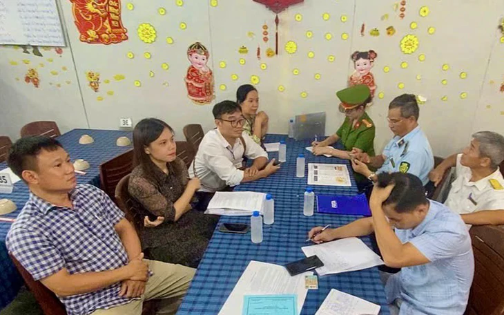 Nha Trang xử phạt nhiều quán hải sản, cơm gà, bún cá, nem nướng nổi tiếng chuyên phục vụ khách du lịch - Ảnh 3.