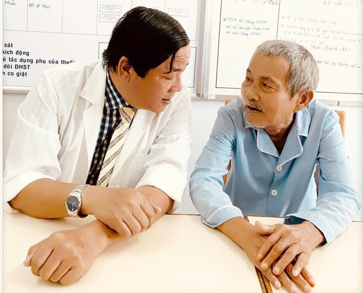 Người thương binh thành bác sĩ giúp đời - Ảnh 3. Người thương binh thành bác sĩ giúp đời - Ảnh 3.
