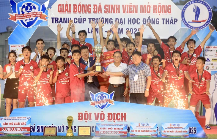 Trường đại học Sư phạm TDTT TP.HCM vô địch nghẹt thở - Ảnh 2.