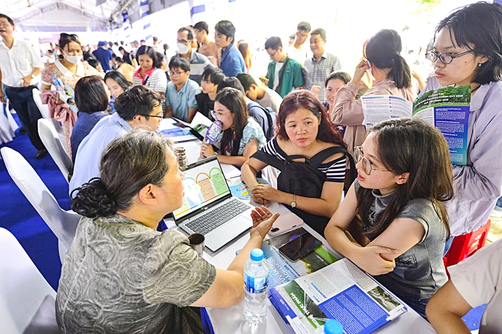Tuyển sinh đại học 2025: Điểm sàn giảm sâu, điểm chuẩn sẽ ra sao? - Ảnh 1. điểm sàn - Ảnh 1.