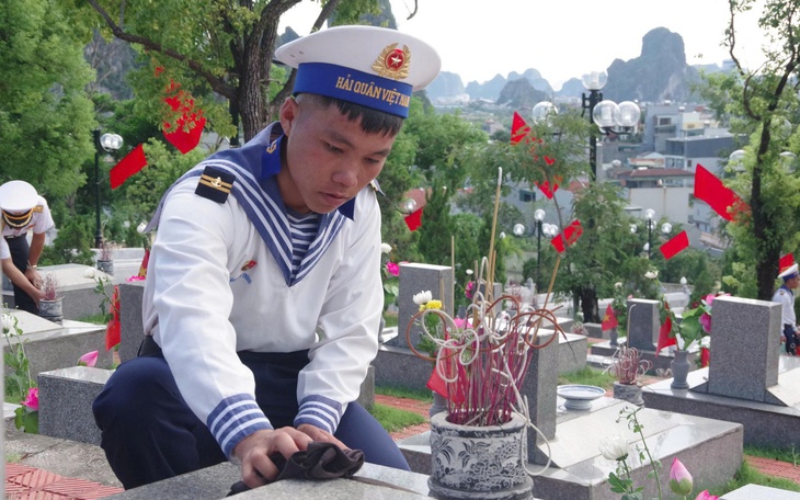 Hai phòng thuộc Quân chủng Hải quân đón nhận Huân chương Bảo vệ Tổ quốc hạng nhất - Ảnh 3.