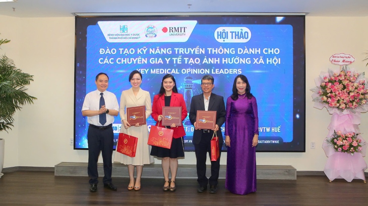 Trang bị kỹ năng truyền thông y tế: Bác sĩ lên tiếng vì sức khỏe cộng đồng - Ảnh 2.