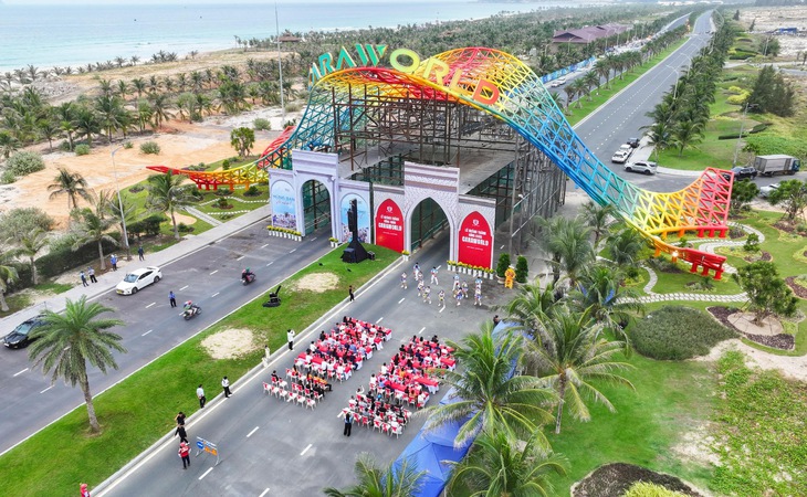 cổng chào CaraWorld - Ảnh 2.