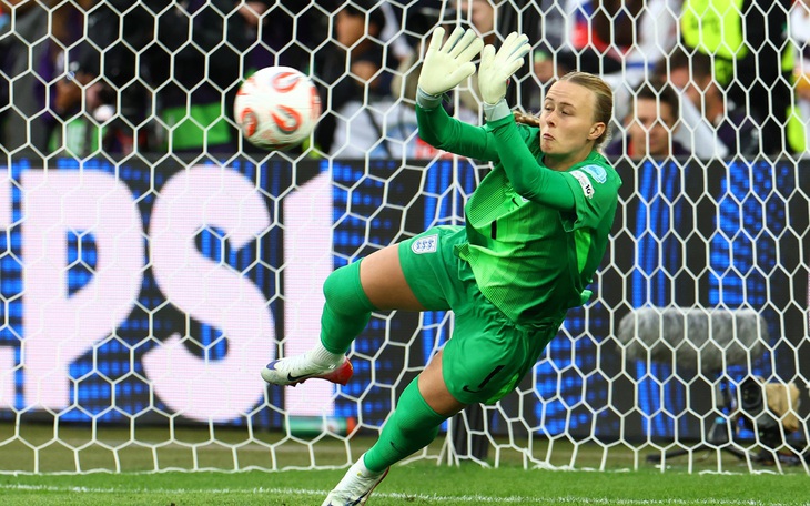 Chơi cả giải với chân gãy, Lucy Bronze cùng tuyển Anh giành ngôi vô địch Euro 2025 - Ảnh 3.