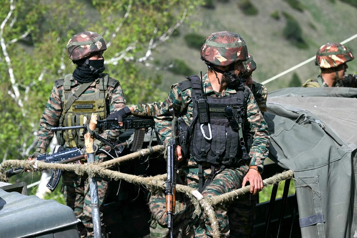 Ấn Độ tuyên bố tiêu diệt 3 'người nước ngoài' sau đấu súng ở Kashmir - Ảnh 1.