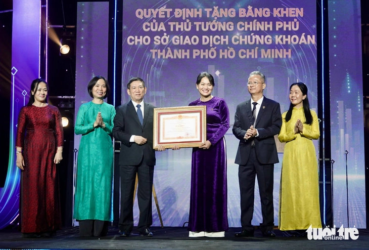 25 năm chứng khoán Việt: Huy động hàng triệu tỉ đồng cho nền kinh tế, tiến tới hiện đại và minh bạch - Ảnh 1.