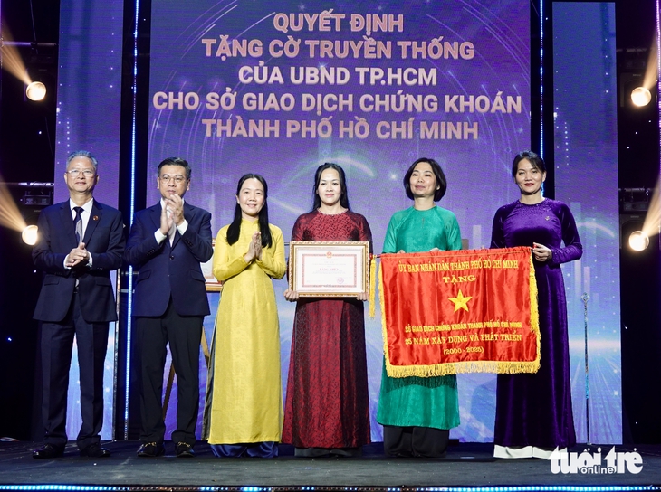 25 năm chứng khoán Việt: Huy động hàng triệu tỉ đồng cho nền kinh tế, tiến tới hiện đại và minh bạch - Ảnh 5.