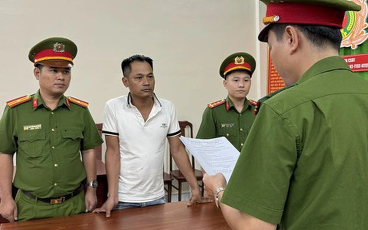 'Phù phép' xe gian thành xe mới bán cho 392 người, ông chủ cửa hàng xe Tân Tiến và đồng phạm hầu tòa - Ảnh 1.