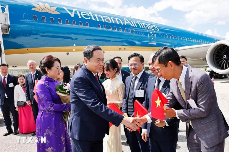 Chủ tịch Quốc hội Trần Thanh Mẫn tới Thụy Sĩ dự Hội nghị các Chủ tịch Quốc hội thế giới - Ảnh 3.