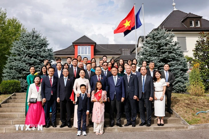 Chủ tịch Quốc hội Trần Thanh Mẫn tới Thụy Sĩ dự Hội nghị các Chủ tịch Quốc hội thế giới - Ảnh 4.