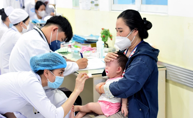 Tăng phụ cấp ngăn 'chảy máu chất xám' ngành y - Ảnh 1. ngành y - Ảnh 1.