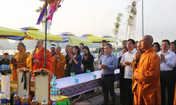 tàu vịnh xanh - Ảnh 2.
