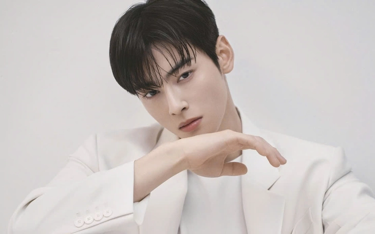 Cha Eun Woo nhập ngũ, 'đầu trứng cút' cũng không dìm nổi 'gương mặt thiên tài' của K-pop - Ảnh 3. Cha Eun Woo nhập ngũ, 'đầu trứng cút' không dìm nổi 'gương mặt thiên tài' - Ảnh 3.